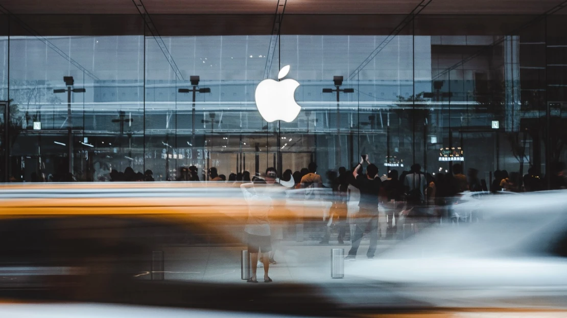 Apple jedná o&nbsp;výrobě macbooků v&nbsp;Thajsku. V&nbsp;Indii ztrojnásobil produkci iPhonů