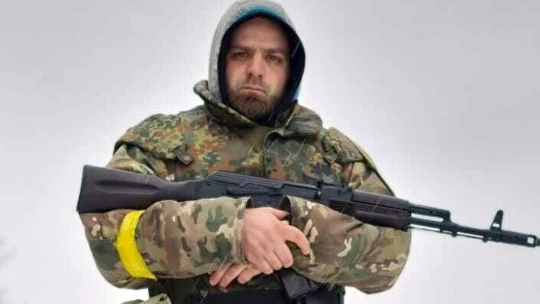 Nejdřív s Rusy válčil online. Teď s nimi bojuje v&nbsp;ulicích Kyjeva