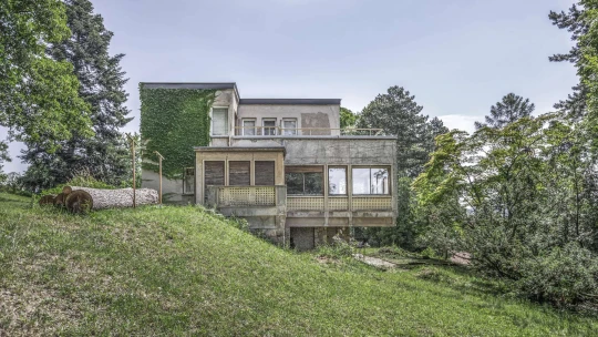 Jeden dům a v něm celý svět. Vila cestovatele Zikmunda vyhlíží svůj další osud