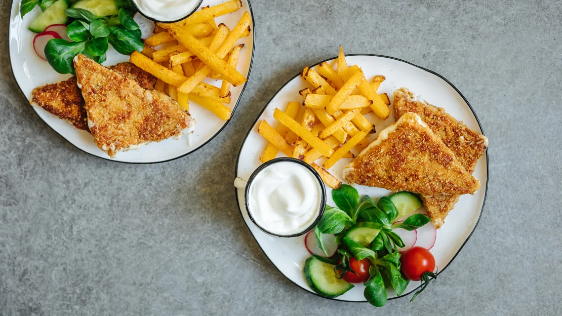 Noční můra vegetariánů v&nbsp;keto verzi: smažák bez mouky & nebramborové hranolky