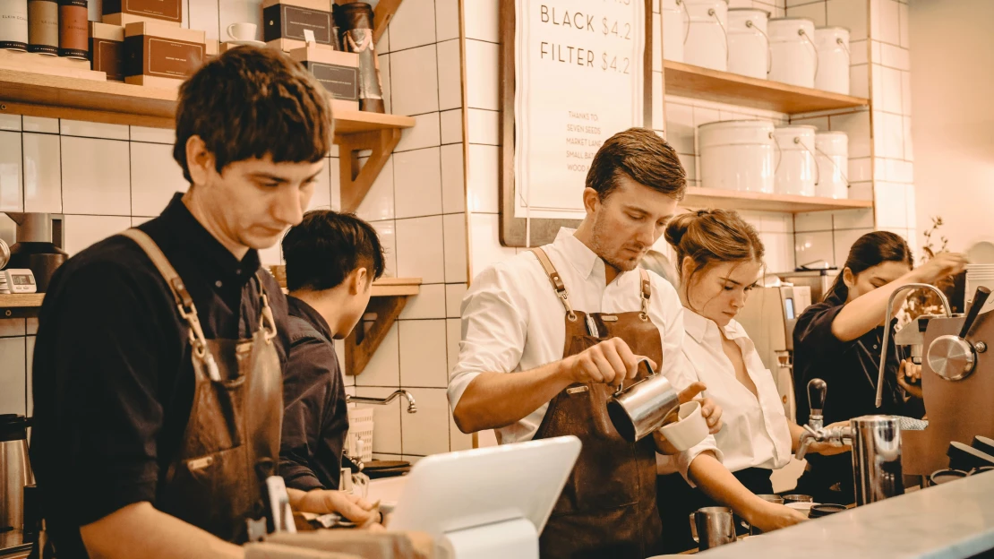 Ukrajinci se hlásí o&nbsp;práci. Češi musí počítat, že v&nbsp;restauracích budou mluvit anglicky