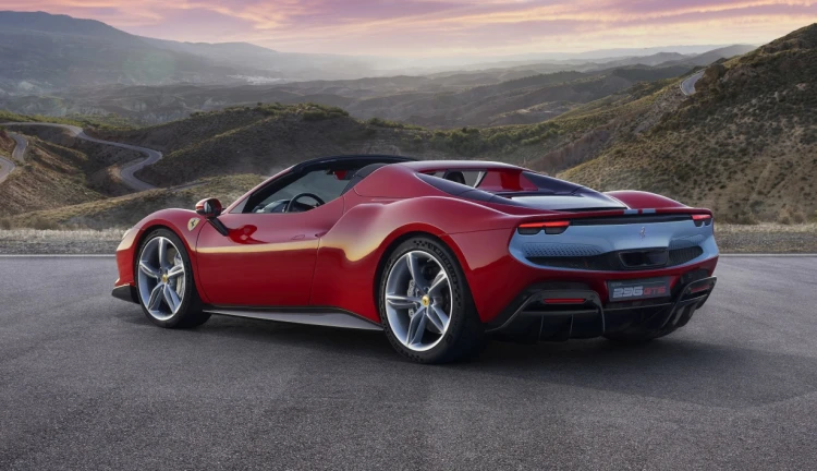 Červené Ferrari 296 GTS
