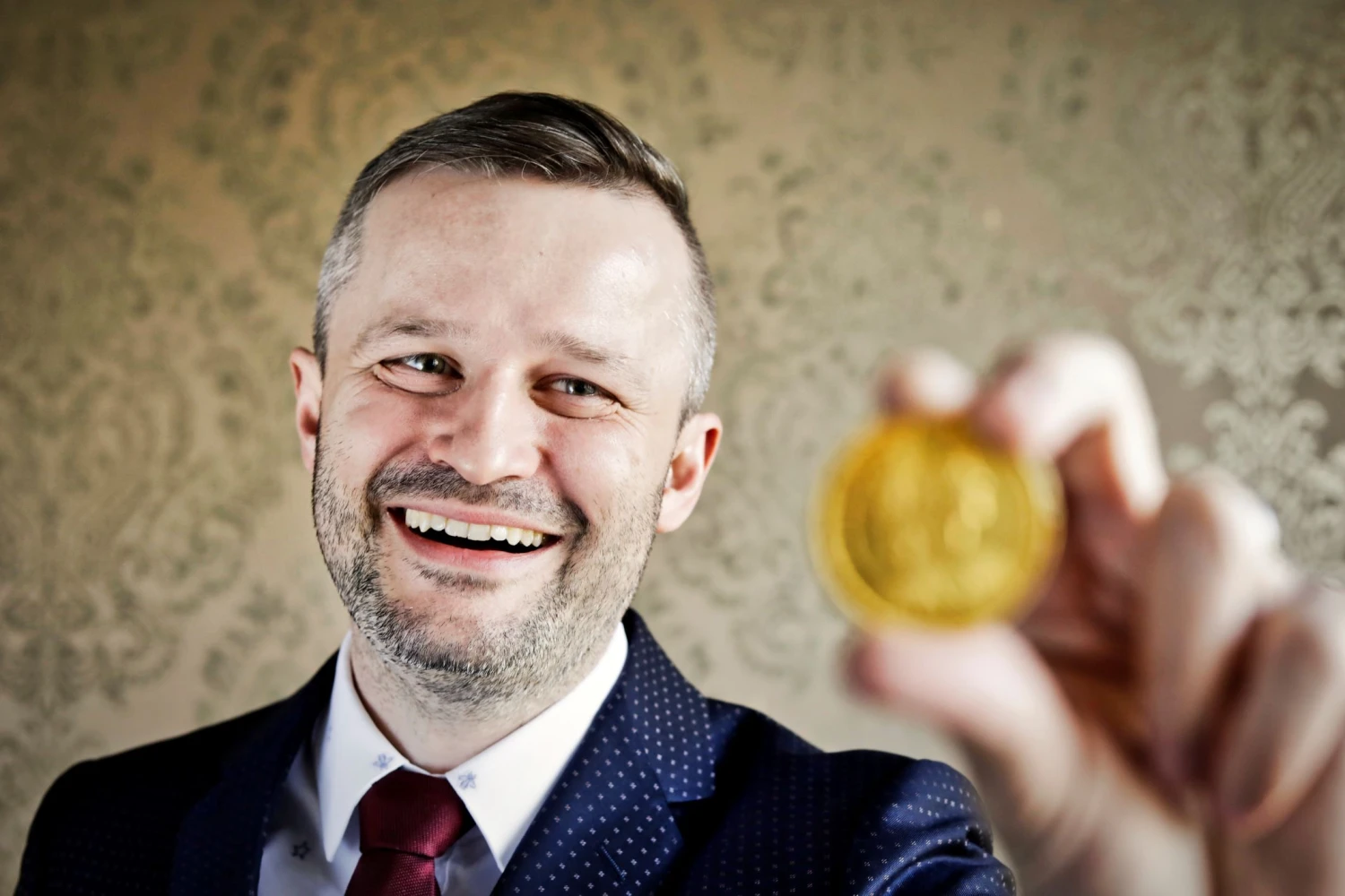 Lásku k&nbsp;mincím zdědili po&nbsp;dědečcích. Teď je prodávají za stovky milionů