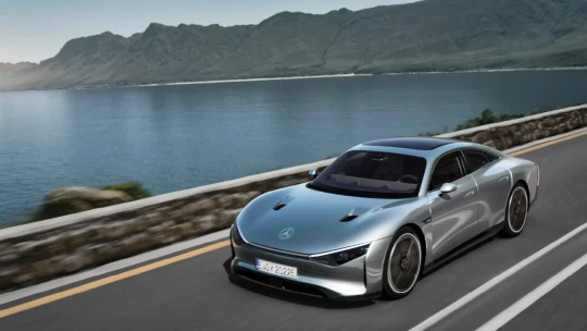 Bez loudání a přes Alpy! Elektrický mercedes ujel na jedno nabití přes tisíc kilometrů
