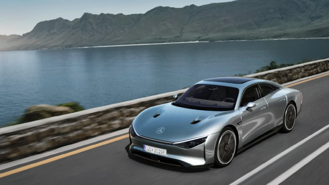 Bez loudání a&nbsp;přes Alpy! Elektrický mercedes ujel na jedno nabití přes tisíc kilometrů