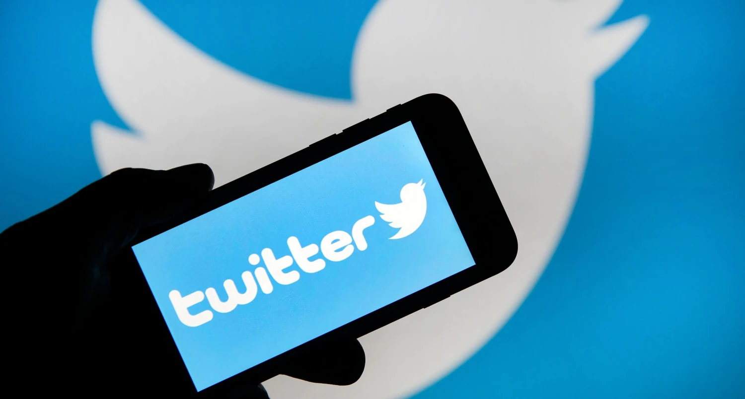 Apple už na Twitteru neinzeruje. Vyhrožuje  vyřazením z App Store, tvrdí Musk