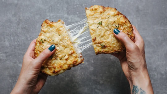 Křupavý gentleman. Vdechněte včerejšímu chlebu během pár minut nový život v&nbsp;podobě božského sendviče croque monsieur