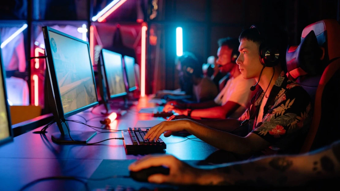 Křetínský s&nbsp;Tkáčem šlapou do esportu. Přikupují herní portál Zing.cz