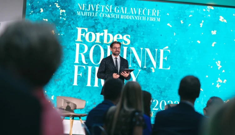 Šéfredaktor Forbes Česko Petr Šimůnek na galavečeři Rodinné firmy 2022