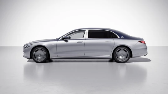 Jeden ze sta. V Česku se bude dražit raritní Mercedes-Maybach