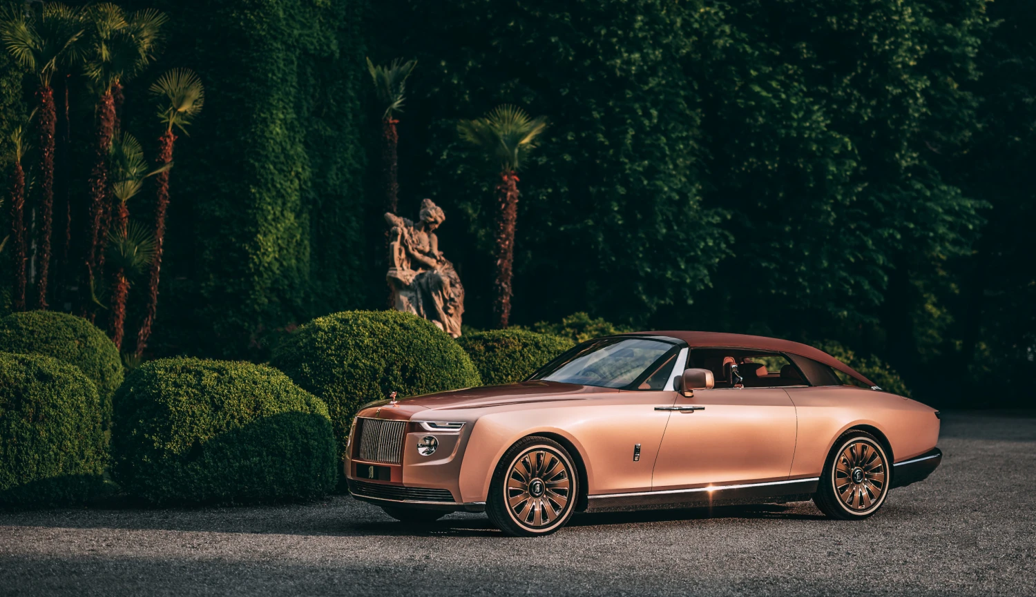 Rolls-Royce vrací dvanáctiválec do hry. Chystá i elektromobil pro nejbohatší