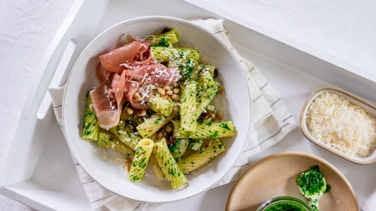 Špenátové pesto připravíte dřív, než se uvaří těstoviny, a&nbsp;originálně doplní i&nbsp;další jídla