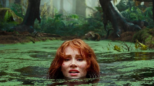 Neživotná fosilie. Nový Jurský svět řeší zmutované kobylky a lidské klony