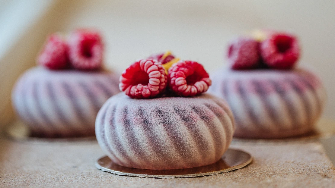 Dezert od Ivety Fabešové, ale připravitelný i&nbsp;smrtelníky. Svěží borůvková panna cotta