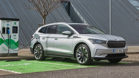 Prodej aut v&nbsp;EU v&nbsp;dubnu stoupl o&nbsp;sedmnáct procent. Roste zájem o&nbsp;elektromobily