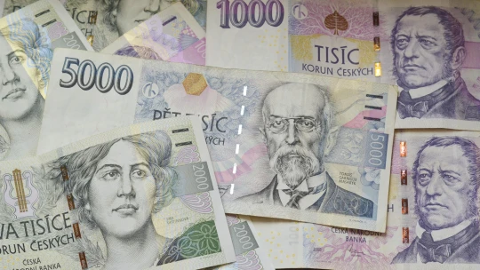 Český HDP ve třetím čtvrtletí klesl. Ekonomika zaostává za většinou EU