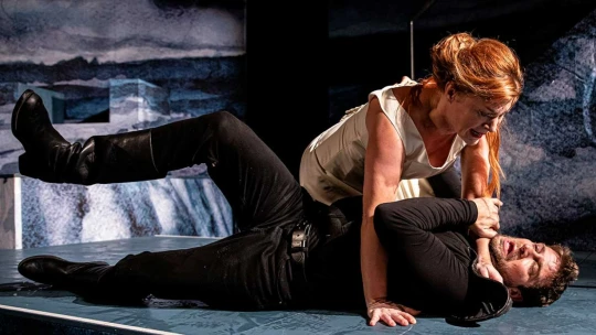 Smích i pláč pod širým nebem. Kam v Praze vyrazit v létě do divadla?