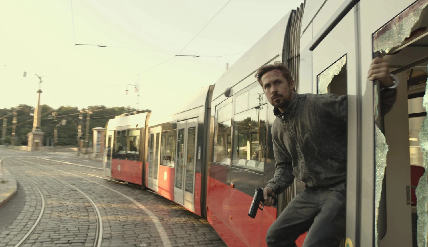 Pražské kulisy, režiséři Avengers, pět miliard a Gosling. Nejdražší film Netflixu je tu