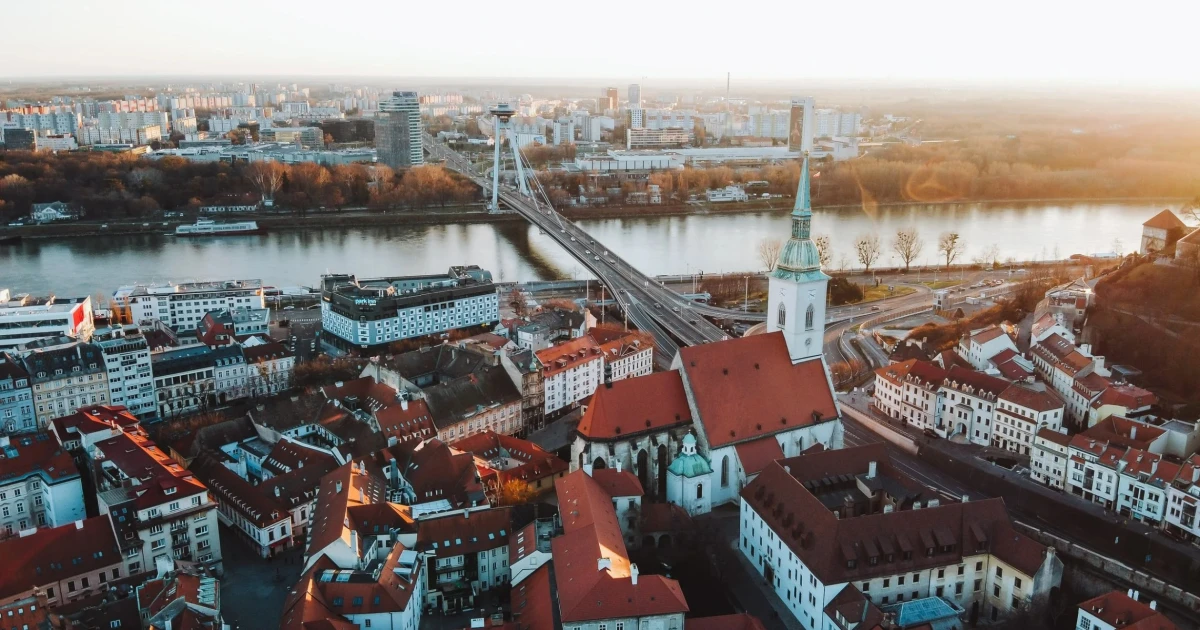 Slovensko si pohoršilo. S&P mu snížila rating o jeden stupeň