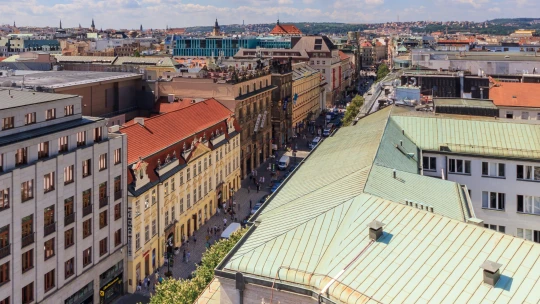 Cena bytů v Praze ve čtvrtém čtvrtletí klesla na hodnoty 2021. Podobný vývoj má Brno