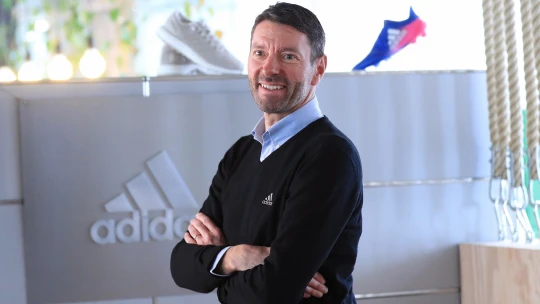 Adidas se rozloučí s&nbsp;dosavadním šéfem. Vystřídá ho Kanye West?