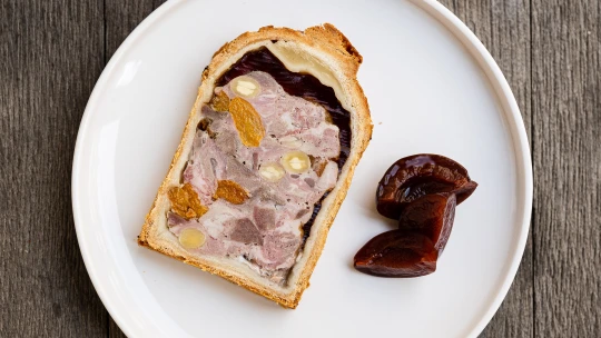 Pâté en croûte. Nemusíte to umět vyslovit, stačí, že teď francouzskou paštiku zvládnete připravit