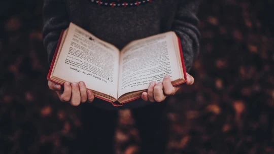 Tajný život tetování i záhada vzniku energie. Pět knih, díky nimž oslníte v každé společnosti