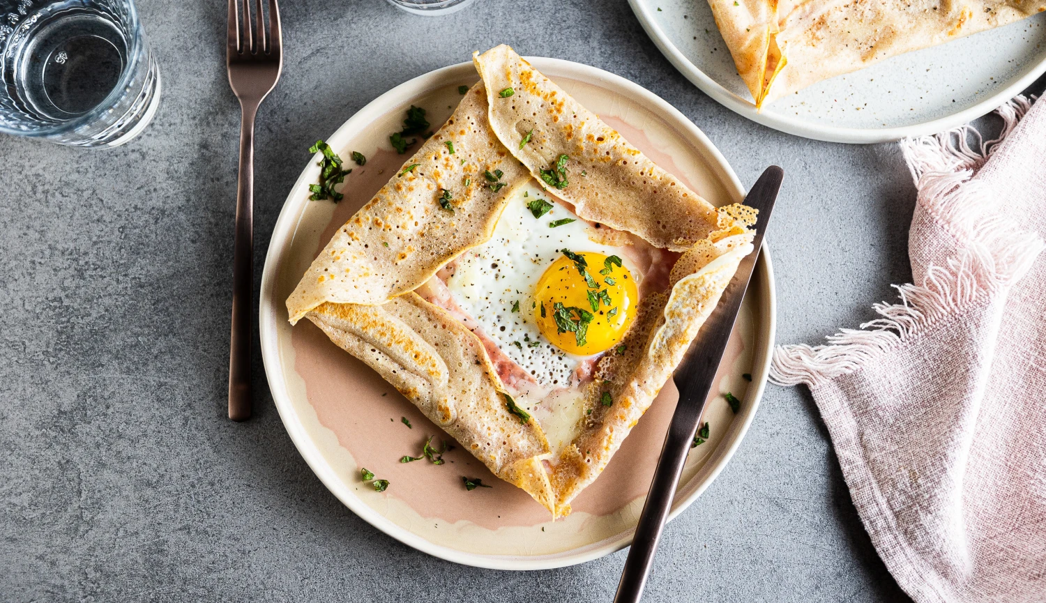  Bretaň. Přeneste se tam skrze pohankovou galetku se sýrem Gruyère