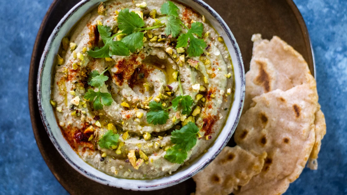 Lehký hummus z mungo fazolek. Nepotřebuje máčení a&nbsp;hotový je za půl hodiny