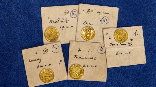 Aukce mincí a medailí v Praze vynesla 140 milionů. Nejžádanější byly mince darované Edvardem Benešem