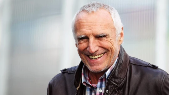 Red Bull ztratil křídla. Zemřel nejbohatší Rakušan Mateschitz, měl rakovinu