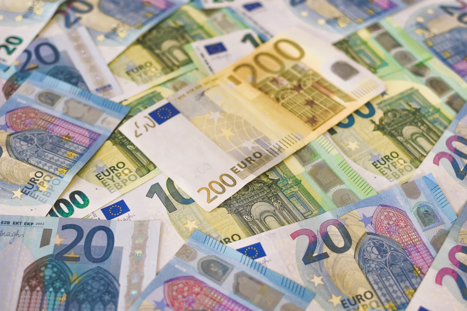 Eurozóna má chmurné vyhlídky, ukazují data. Teď je zhoršuje i&nbsp;americká celní hrozba