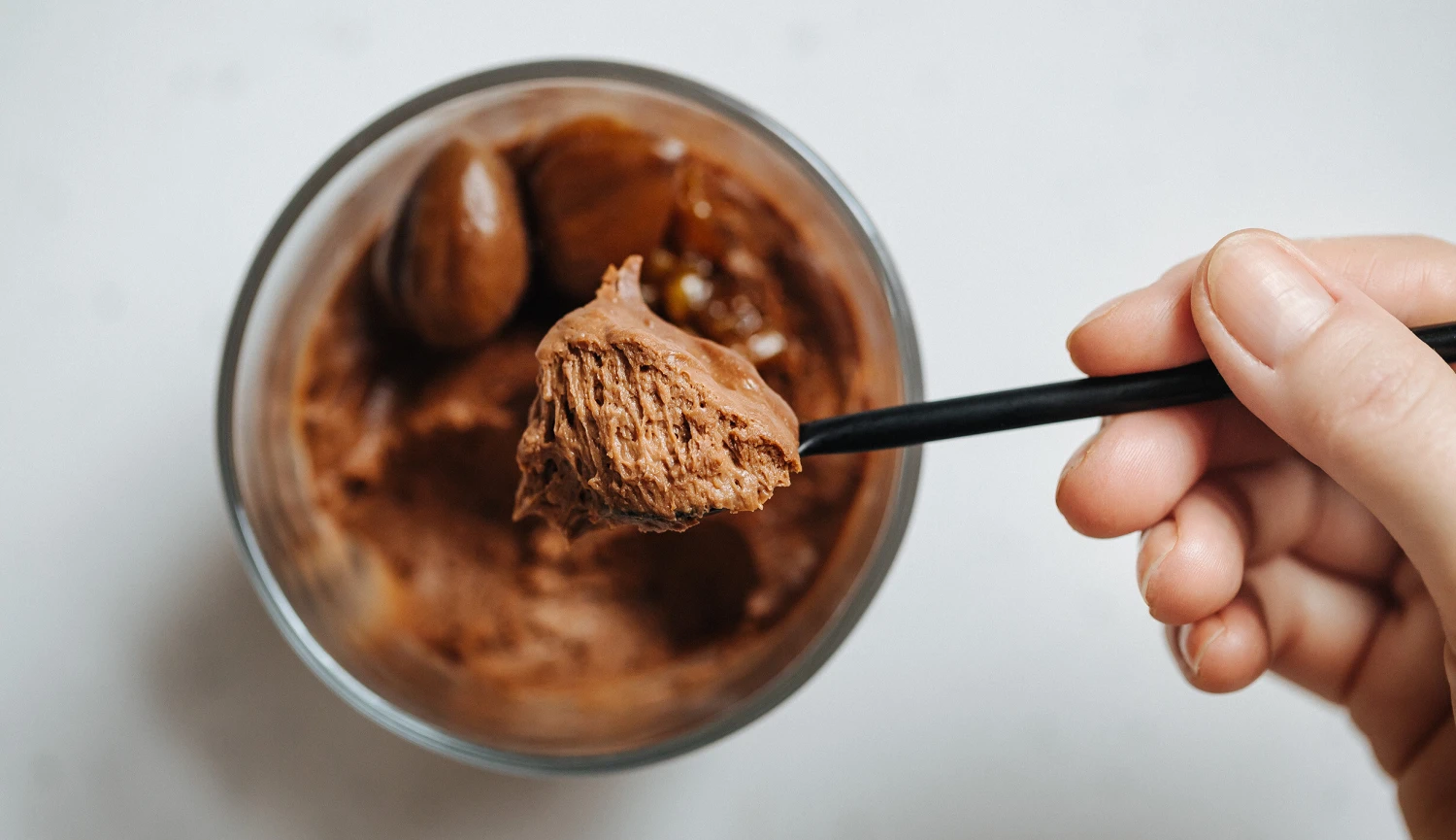 Kaštany, rum & čokoláda. Snadná čokoládová pěna v podzimní edici