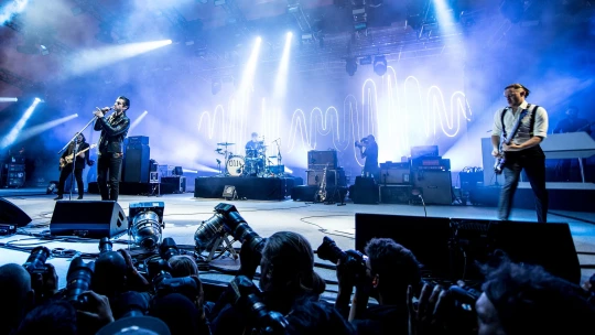 Soundtrack k&nbsp;neexistujícímu filmu. Arctic Monkeys mluví na novém albu o&nbsp;lásce skrze špionské metafory