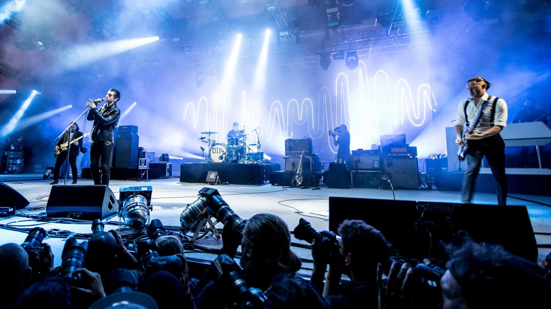 Soundtrack k&nbsp;neexistujícímu filmu. Arctic Monkeys mluví na novém albu o&nbsp;lásce skrze špionské metafory