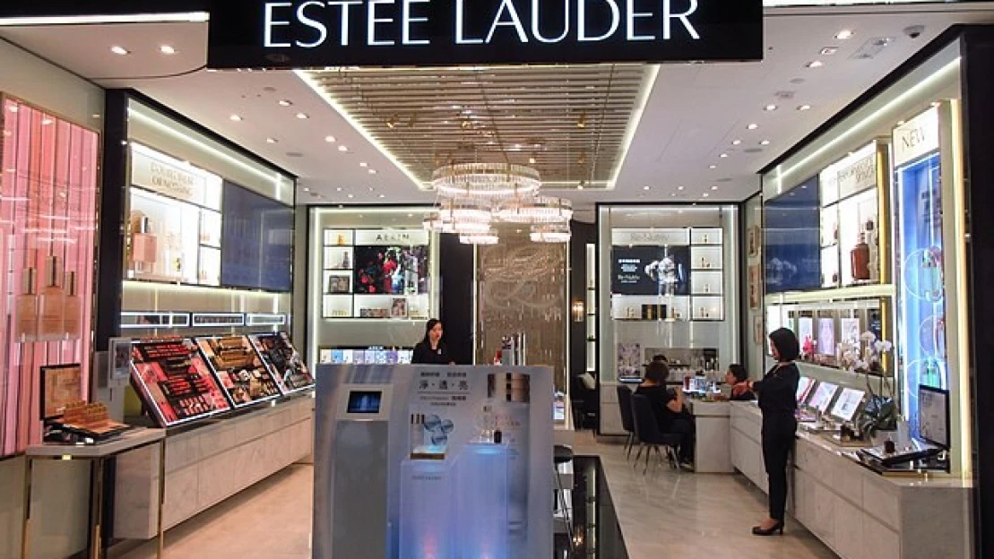 Dohoda za 66 miliard korun na stole. Estée Lauder chce koupit módní značku Tom Ford