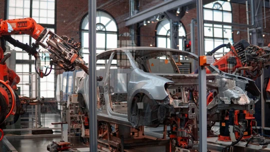 Pět podniků a&nbsp;spolupráce s&nbsp;čínskou automobilkou. Je známa reorganizace Renaultu