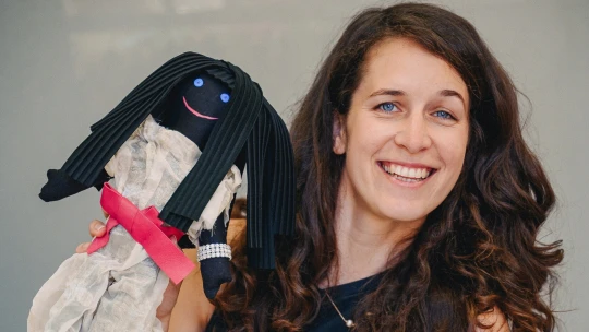 Ženy českého byznysu ušily panenky pro UNICEF. Dražit můžete i vy