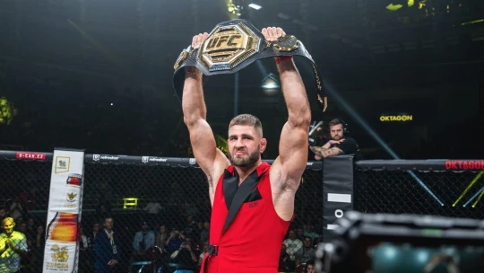 Tvrdá rána pod pás. Šampion Procházka se vážně zranil a&nbsp;vzdal se titulu