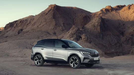 Renault prodá část podílu v&nbsp;Nissanu. Automobilky chtějí vyvážit poměr sil