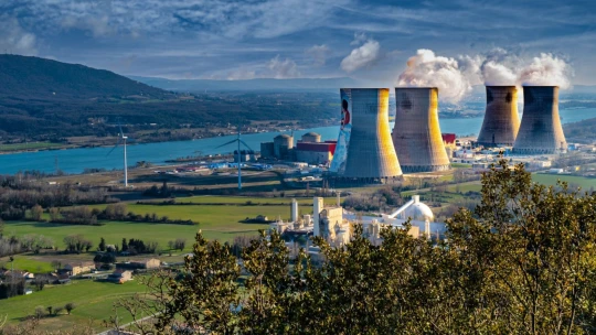 Francie je po dvaceti letech dovozcem elektřiny. Její problémy s jádrem zvyšují i české faktury