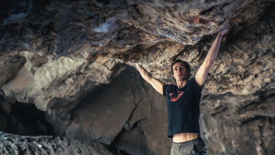 Kulturní barbar, maglajzák a snubák na krku. Jaký je Adam Ondra mimo skaliska?
