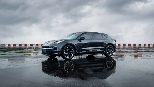 Na Evropu se valí elektromobily z Číny. Dovoz by mohl do tří let převýšit export