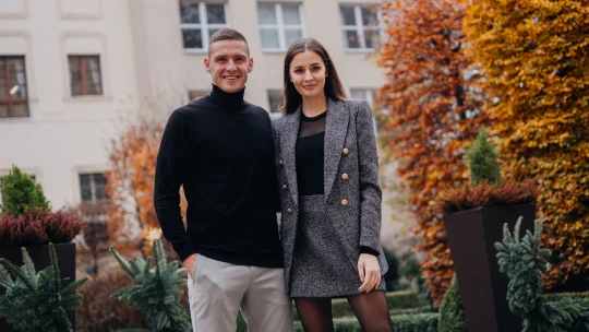 Modelka a fotbalista, nadace a investice. Manželé Kadeřábkovi o pomoci i chaletech