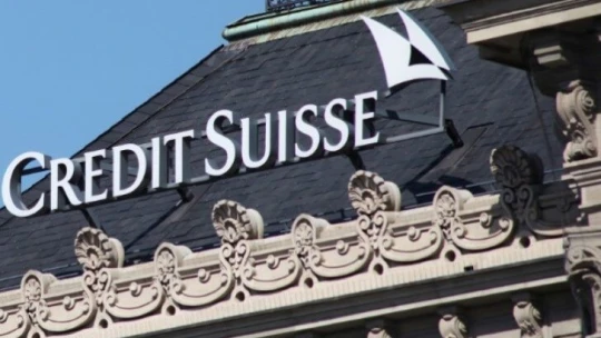 Akcie Credit Suisse klesly o čtvrtinu. Evropský trh trend následuje
