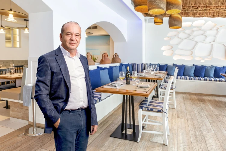 Sotirios Zavalianis v restauraci Filema