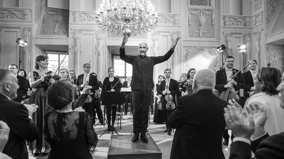 Mecenáši v&nbsp;Čechách. Klasické hudbě se daří i&nbsp;díky Komárkovi či&nbsp;Dospivovi