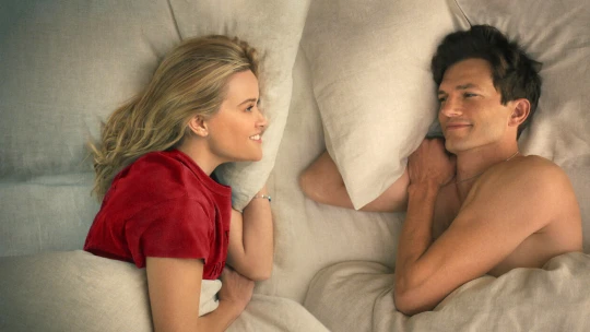 Konec romantických komedií? U tebe nebo u mě se snaží oživit žánr, ale je to přehlídka klišé