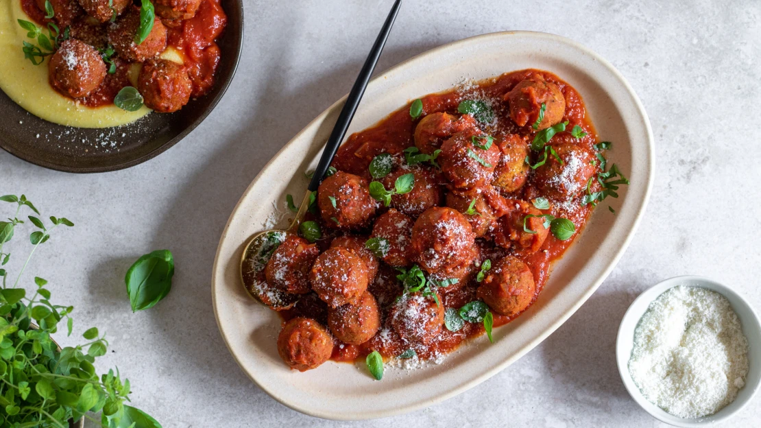 Ani trochu suché, ani trochu fádní. Veganské polpette s omáčkou marinara