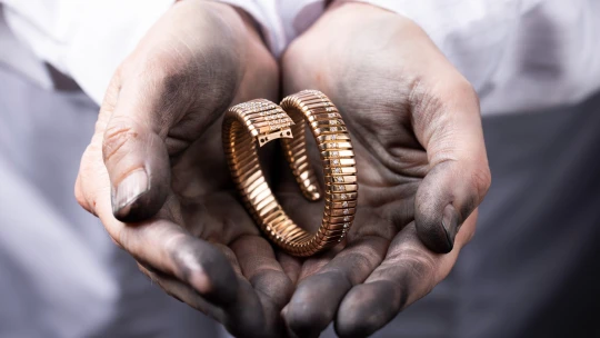 Nejluxusnější had slaví 75. narozeniny. Šperk od Bulgariho nosila Liz Taylor i Zendaya